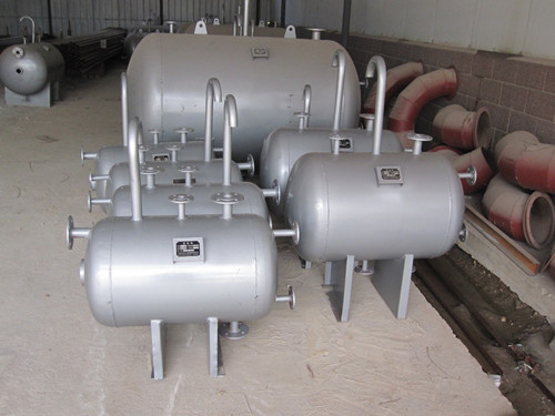 膨胀槽也可叫做高位槽,在导热油炉加热系统中,膨胀槽的设置必不可少.